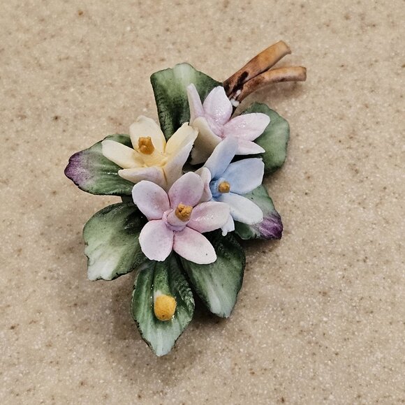 RARE VINTAGE CLASSIC CAPODIMONTE ITALIAN FLOWER BOUQUET PORCELAIN BROOCH PIN - Picture 3 of 14